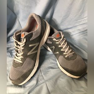 New Balance Men’s Sz 10 MW411GR2 Sz 10 Gray walking/running shoes
